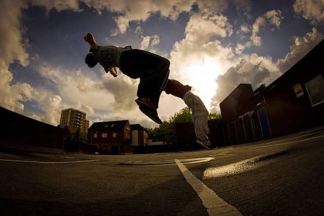 Parkour je zábavou prevažne mladých ľudí